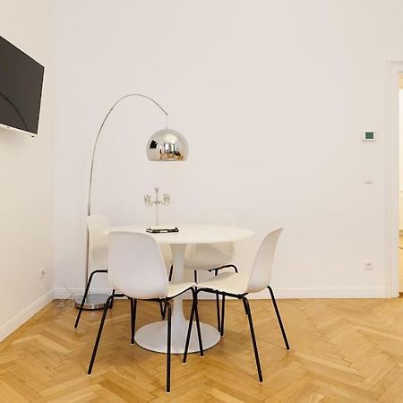 Franz 21 - Typical Viennese Apartment In The Heart Of Wien Exterior foto