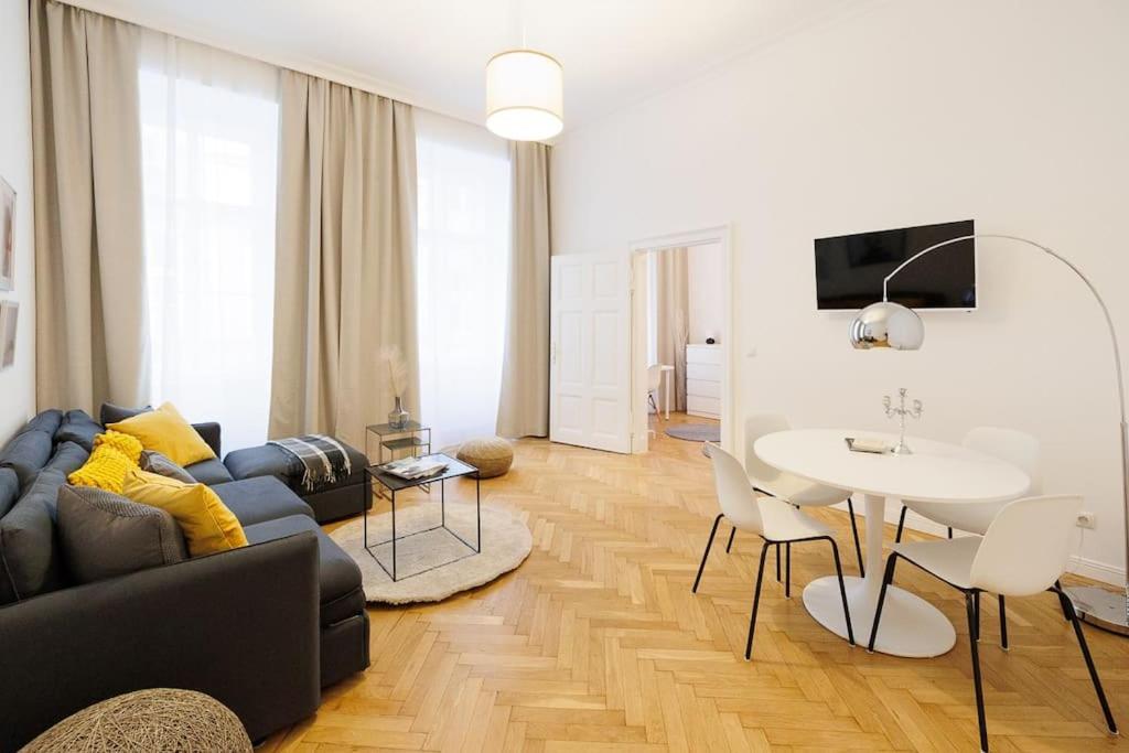 Franz 21 - Typical Viennese Apartment In The Heart Of Wien Exterior foto
