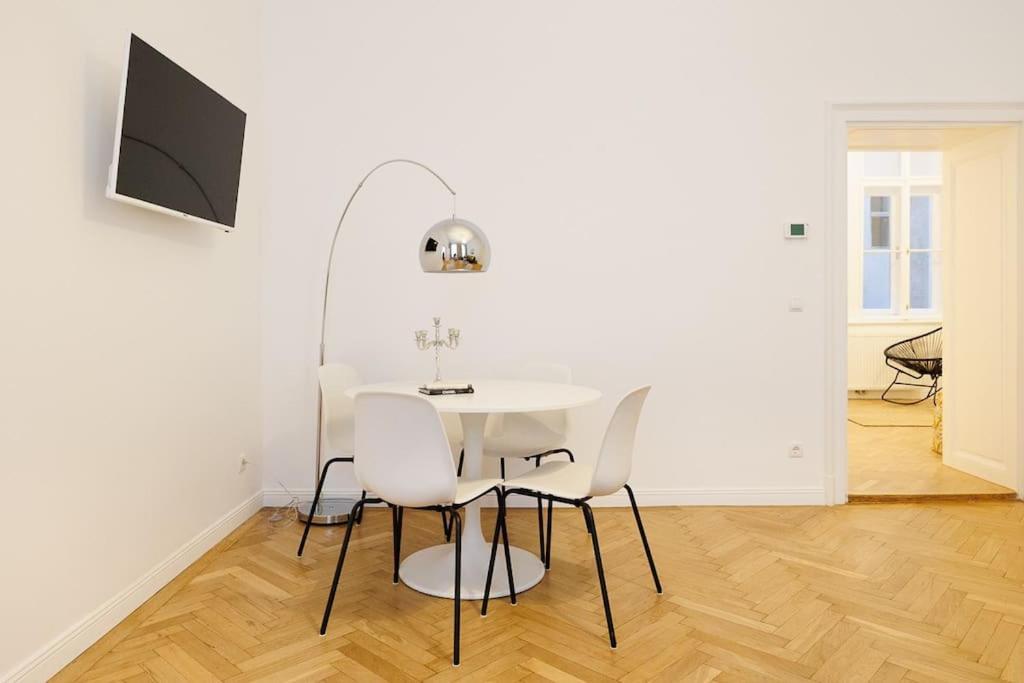Franz 21 - Typical Viennese Apartment In The Heart Of Wien Exterior foto