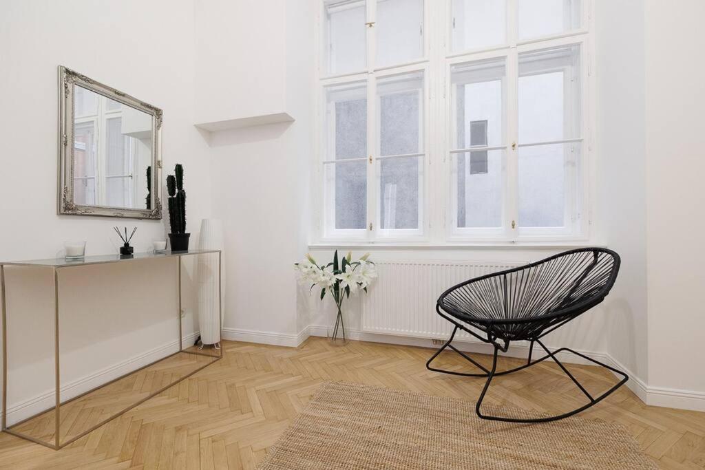 Franz 21 - Typical Viennese Apartment In The Heart Of Wien Exterior foto